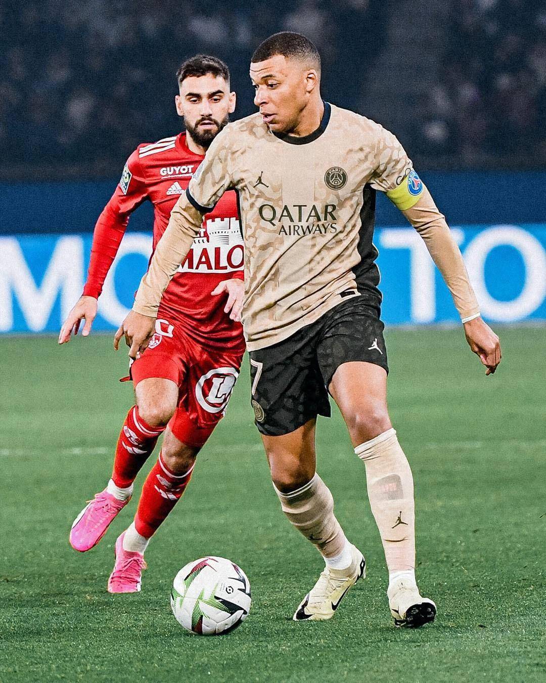 爱游戏体育-包含姆巴佩连续五场比赛得分超过爆冷,雄鹿挑战极限!的词条