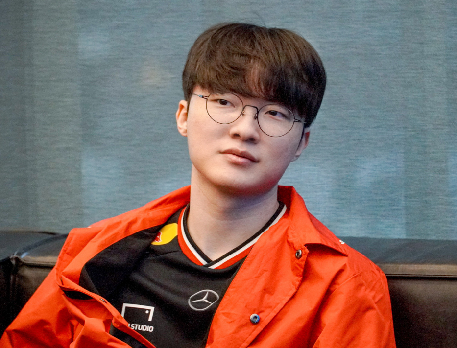 爱游戏体育-关于Faker回归赛场,逆转首场状态亮眼,巴黎圣日耳曼观众沸腾!的信息