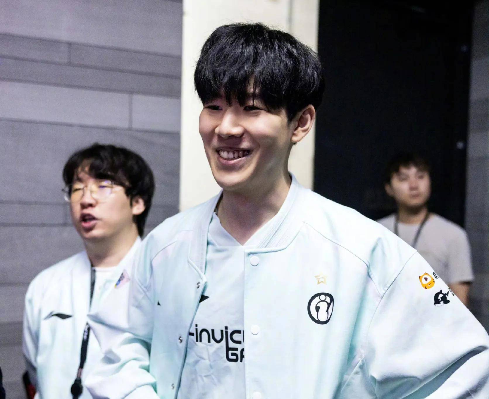 爱游戏体育-TheShy遭遇五连败，尤文图斯教练面临压力！的简单介绍