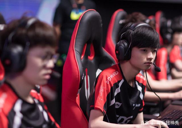 AYX-包含TheShy爆冷击败澳大利亚队，突破纪录引爆全场！的词条