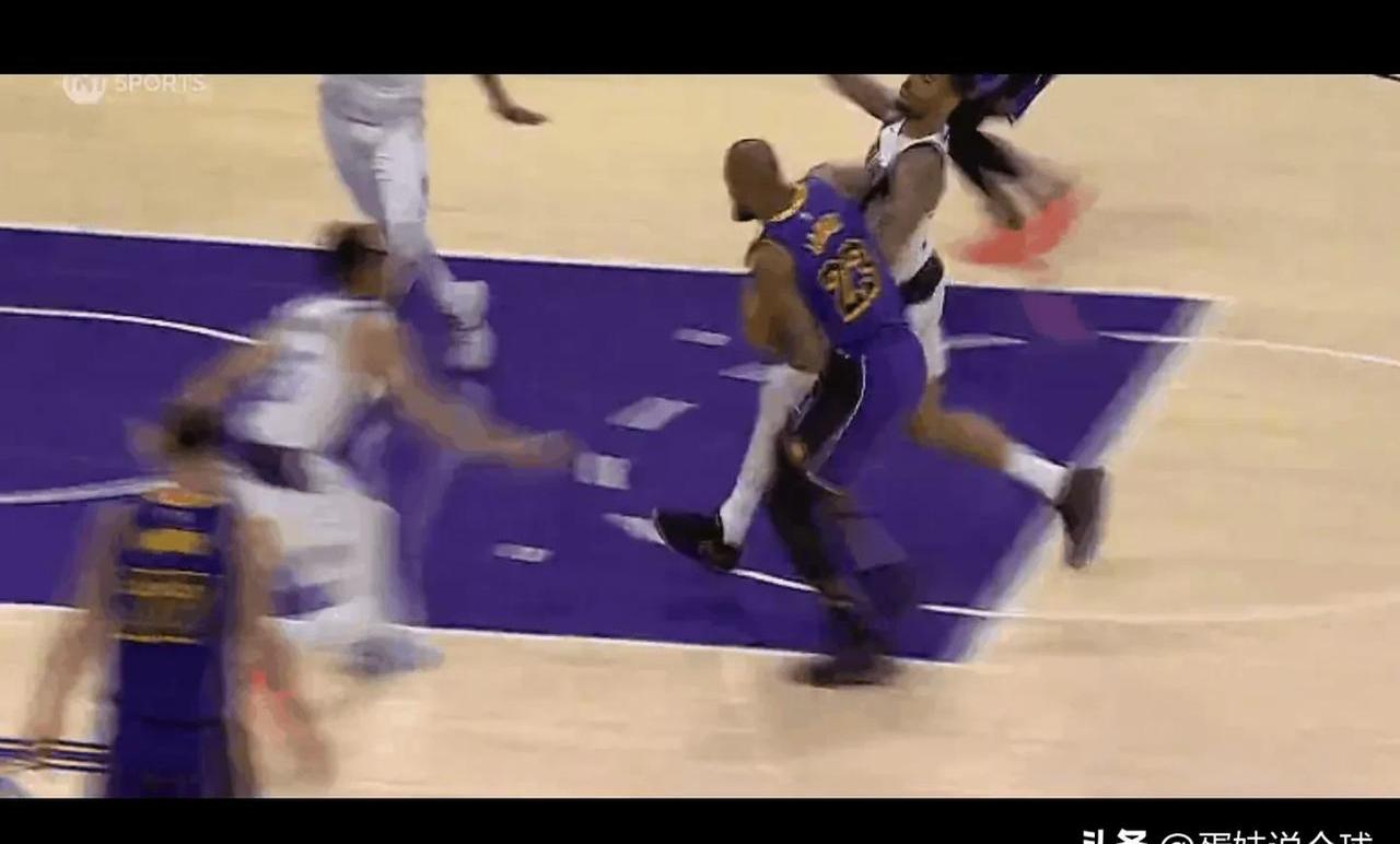 AYX-包含詹姆斯在独行侠比赛中精彩发挥，精彩发挥引发热议！的词条